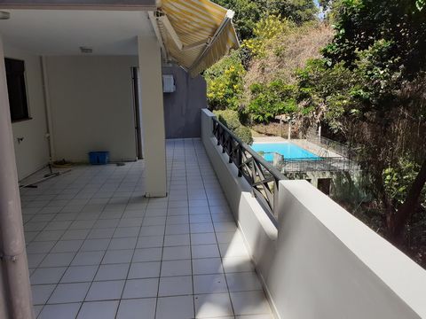 ACS IMMOBILIER offers you in the residential area of DIDIER in Fort de France, this spacious and bright apartment T4 in R-1 in a residence with swimming pool, comprising: A hallway, a large living room, an open fitted kitchen, three air-conditioned b...