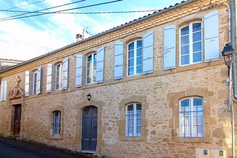 Built in 1765, this hilltop village house, with classic proportions, incorporates what was originally a chapel. There are two separate entrances to the property, which would allow the new owners to create an independent apartment of about 70m² in par...