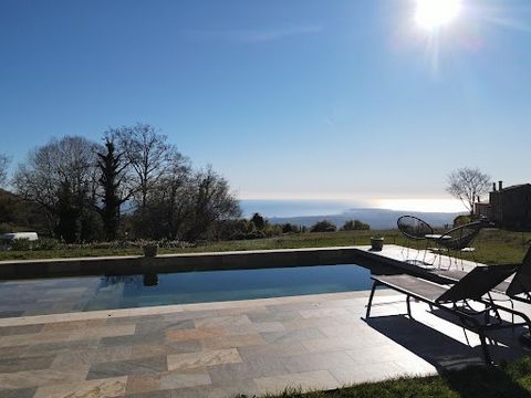 Tourettes-sur-Loup: EXCEPTIONAL! This magnificent 18th century Bastide completely renovated in a haven of peace just 2km from the village, with a panoramic view of the sea, is the ideal house for lovers of stone and absolute calm. This property consi...