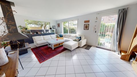 IN OLIVET (45160), very nice bright family house with large spaces! With a living area of 185 m2 (more than 200 m2 on the ground), it consists on the ground floor of a living room bathed in light with a central fireplace for the convivial side and op...