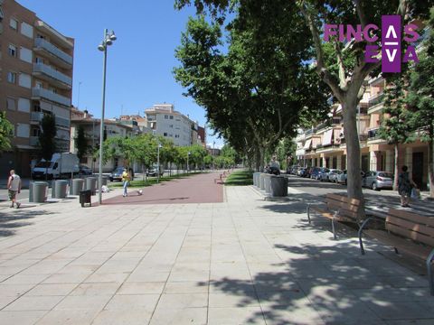 Local for sale in Cambrils, on Avinguda Baix Camp, it is brand new. (LOCAL NUMBER 13) The premises have a total of 199m2. It is located on the ground floor of the largest building in Cambrils with about 350 homes and three underground parking floors....