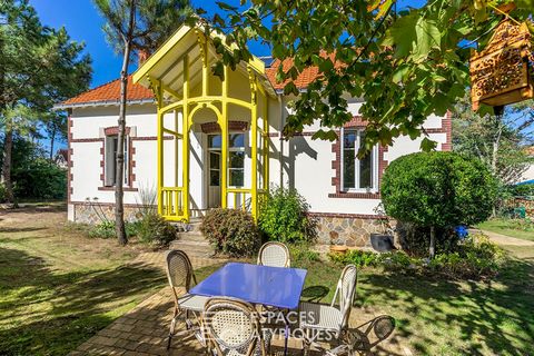 Complete photo file available on the Espaces Atypique Pornic website. Located in a sought-after area of Saint Brévin les Pins, just 50m from the beach, this superb Villa classified as Remarkable offers 163 m2 of living space, including a 30 m2 studio...