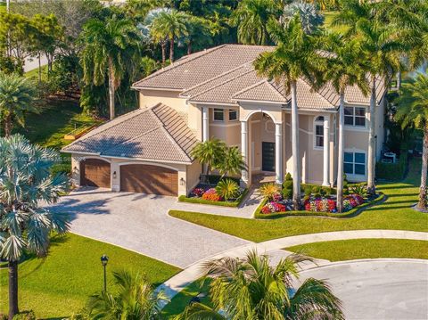 Experience luxury living in this stunning home situated in one of Davie's most exclusive gated communities. This meticulously designed estate boasts 6 bed, 4.5 bath & soaring ceilings. Entertain guests in the elegant dining room, relax in the spaciou...