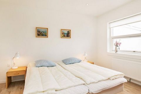 This renovated townhouse located within walking distance to the glorious urban environment and the sea at Skagen is brightly decorated and with beautiful, stylish furniture. Good entrance hall, bright and well-equipped kitchen and utility room with p...