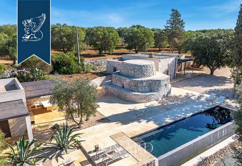 In Carovino, Salento, a luxurious villa with an area of ​​290 square meters is sold. m on 8 hectares of olive grove. This region of Italy is famous for its natural heritage, sea and culture. The estate includes three buildings, including authentic Ap...