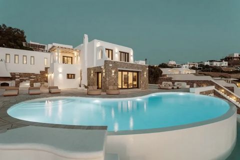 Entdecken Sie die Pracht der Villa Sunset, einer ikonischen Residenz auf der Insel Mykonos, präsentiert von GADAIT International. Mit 9 Betten, 10 Bädern und beeindruckenden 631 m² Wohnfläche befindet sich dieses außergewöhnliche Anwesen auf einem 2....