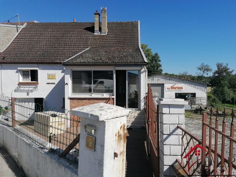 To discover, ideally located in CHAUMONT, residential house type f5, 120 m2 of living space comprising: veranda, living room, kitchen, 3 bedrooms, toilet, bathroom, garage, boiler room in the basement and a garage of nearly 600m2, all on a plot of 14...