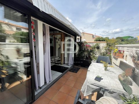 Come and discover this pavilion just a stone's throw from the Grazel beach and the shops. It consists of a bedroom on the ground floor, a living room, living room, kitchen opening onto a veranda of 12 m2 with a terrace of 9.43 m2. A bathroom with wal...