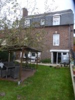 15 MIN SOUTH OF BEAUVAIS, renovated old house of 160 m2, with two living rooms of 20 and 30 m2 equipped with two fireplaces, equipped kitchen of 10 m2, five bedrooms, two bathrooms, two toilets, pantry, laundry room, boiler room city gas with new con...