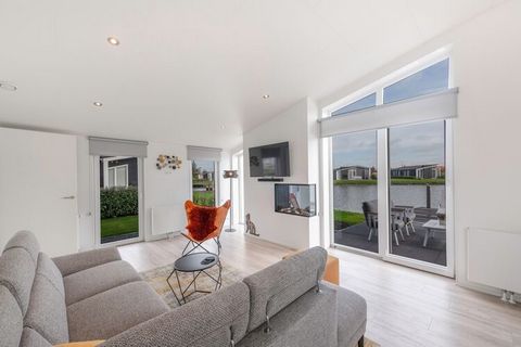 You'll find this comfortable chalet in a holiday park nestled among the waterways of Zeeland. The open living space is clearly split into two parts, the complete kitchen is equipped with a cooking island that also serves as a dining area, and a cosy ...