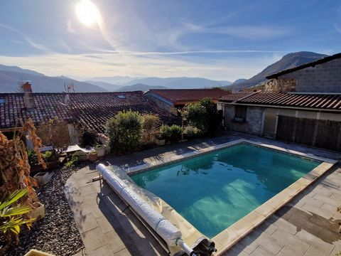 This property ideally located in the Roquefixade valley offers an extraordinary view of the Ariège Pyrenees. It is made up of a dwelling house with garden and swimming pool, an adjoining gite, an adjoining apartment, and land ideal for putting your h...