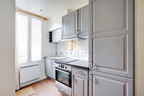 In the 11th arrondissement of Paris, on RUE SAINT MAUR, BR Immobilier invites you to discover this charming 15 m2 studio, located on the 3rd floor. Nestled in a beautiful building dating from 1865, this apartment consists of an entrance opening onto ...