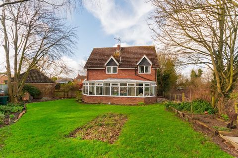 WINDSOR CLOSE This detached family home occupies a delightful setting, situated on the edge of the sought after village of Lawshall, located south of the historic market town of Bury St Edmunds. Designed with a great deal of care and thought, this fo...