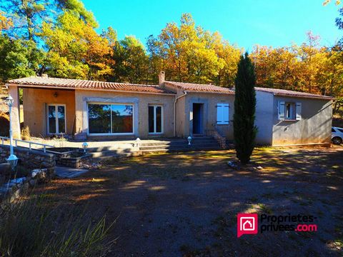 Detached house 104 sqm on one level located on the heights of Esparron de Verdon (Alpes de Haute Provence). The House includes an entrance with cupboard, a 32 sqm living room with open fireplace. Equipped and fitted kitchen, 2 bedrooms, one with mast...