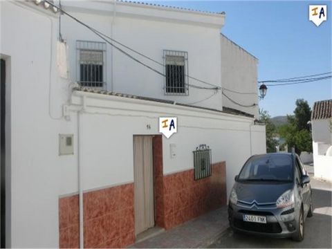 This 3 bedroom townhouse is situated in Campo Nubes halfway between the large historical and popular towns of Priego de Cordoba and Alcaudete and just a short drive to the Parque Natural de las Sierras Subbeticas, one of the most beautiful parts of i...