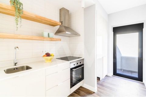 Are you looking for a new house at an affordable price on the doorstep of Lisbon? Are you looking for an investment that will bring you a good return? Here's a good solution! Completely renovated in 2023, this apartment with lots of natural light, lo...