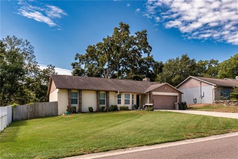 Excellent value on this charming 3BR home in the well-established Lake McCoy Oaks neighborhood. You'll be impressed the moment you arrive - home is located on a quiet cul-de-sac street and has a meticulously manicured front lawn. Layout features open...