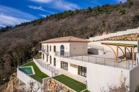 Speracedes, in a dominant position on the hills in a sought-after residential area with breathtaking views of the sea, Lake Saint-Cassien and the hilltop village of Cabris, this beautiful, recently-built villa of around 235 m² is set in total peace a...