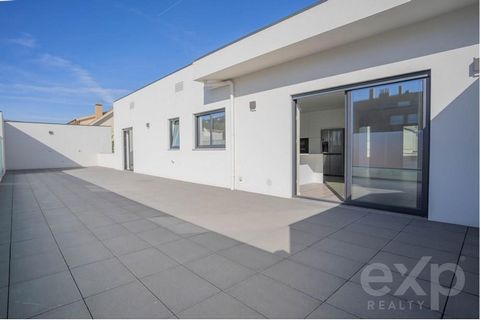 New 3 bedroom villa with a spacious terrace and a basement of 265 m2 that you can reconcile with your business. This single-storey villa, with 3 fronts, is located just a few minutes walk from the beach and is perfect for families who value quality, ...