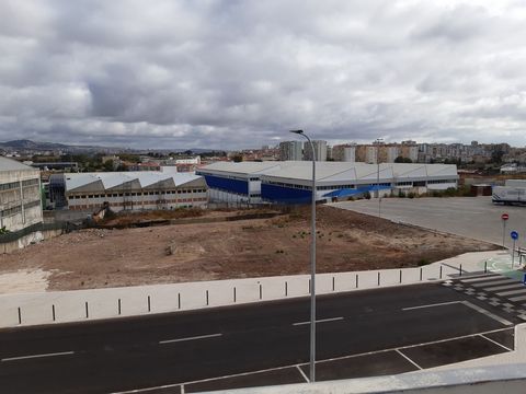 This land is very well situated near two train stations, Metro, police station, with good and easy access. It is sold with a project to build a warehouse with a total area of 2625m2 (with an area of 1,312m2) For more information please feel free to c...