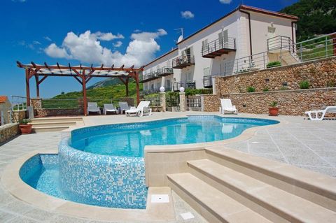 В одном из самых популярных туристических мест в Хорватии выставлен на продажу апарт-отель на 20 единиц размещения! Замечательный вид на море! Спокойная локация в 400 метрах от одного из лучших пляжей Хорватии! Каждый из 20 апартаментов предлагает го...