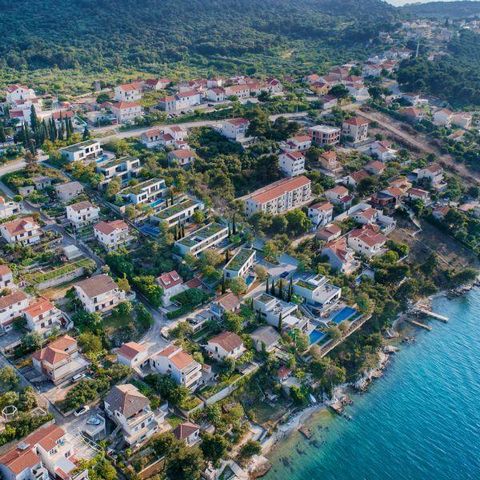 Great offer of 7 waterfront villas with swimming pools on Ciovo in a package! Final stage of construction. All the works to be completed in early 2021 prior to new touristic season start. Each villa has 300-400 sq.m. each which makes 2870 sq.m. in to...
