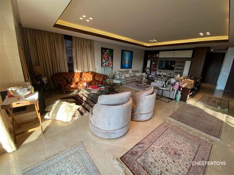 Nous mettons en vente un magnifique Penthouse de 359 m² entièrement réaménagé, situé à l'Orangeraie du Souissi à Rabat. Le Penthouse dispose de : -Superficie habitable : 241 m² -Superficie terrasse : 118 m² - 3 Façades ( Nord/Sud/Ouest) -1 Suite pare...