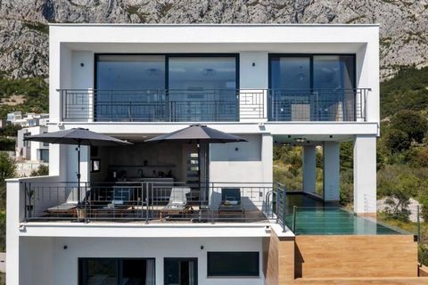 Exceptional modern villa of outstanding location with a wonderful panoramic view of the sea and the islands of Makarska on one side and the imposing mountain Biokovo on the other side of the villa. The living area of ​​this high-end villa is 330 m2 s...