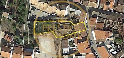 Located in Salir. House T3 in plot of 542m2, for requalification, located in the historic center of Salir, with a large plot of 542 m2, this villa with 110 m2 of useful area + annex to recover, is a great business opportunity, both for housing and in...