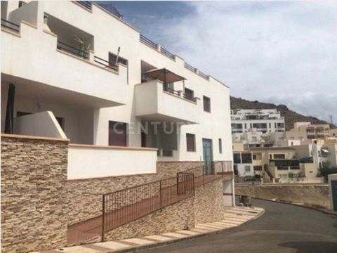 If you are looking for a new home in Carboneras, this is the opportunity you were waiting for. We present to you this charming 2-bedroom apartment with an area of 86 m². This corner of serenity and comfort is located in the beautiful town of Carboner...