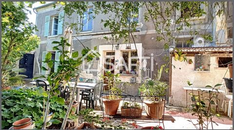 Située dans la charmante ville d'Asnières-sur-Oise (95270), cette maison de ville bénéficie d'un emplacement paisible à proximité de toutes les commodités. La région offre un cadre de vie agréable, avec ses espaces verts et ses équipements culturels ...