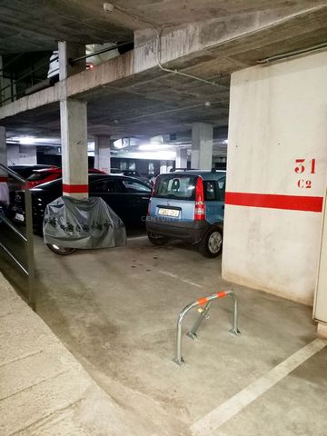 If you are tired of going around endlessly looking for parking in Calella, we have found the perfect solution for you! Don't waste another minute of your valuable time and take advantage of this unique opportunity to secure your own parking space on ...