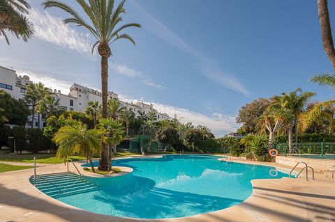 Nice apartment in the Jardines del Puerto Urbanization, Mediterranean style and pioneer in Puerto Banus. With unmatched location in its area, next to the beach, opposite the port and very close to the shopping and entertainment area, with pharmacies ...