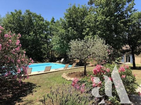For sale in Roussilon.In a quiet area, close to the sublime village, this beautiful property built on a closed and raised ground of approx. 9000m ² benefits from two swimming pools 12x6M with pool house and the second 8x4M. The main villa of about 18...