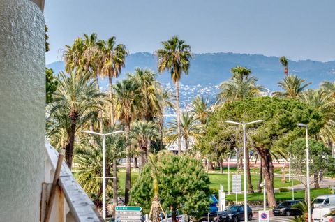 Located near Palm Beach, the port and shops, this 80 m² apartment offers an ideal living environment for those looking for proximity to the attractions of Cannes while benefiting from a comfortable private space. The apartment includes two bedrooms, ...