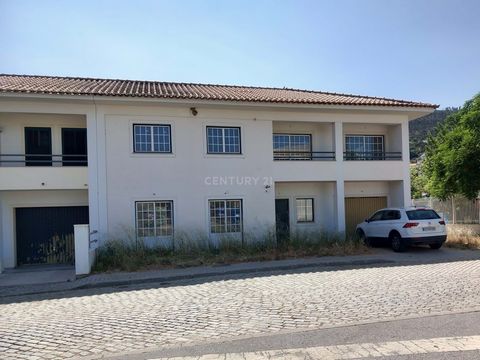 Excellent plot of land with a house with 296 m2, very well located and good access in the village of Vila Velha de Rodão. Consisting of unfinished house with; 4 bedrooms, 1 of them en-suite 2 WC Living room Kitchen Garage Close to schools, supermarke...