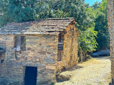 Storage room for reconstruction with an area of 110m2 located in the village of Aveleda. Aveleda was a Portuguese parish in the municipality of Bragança, with an area of 62.2 km² and 196 inhabitants (2011). Density: 3.2 inhabitants/km². It was exting...