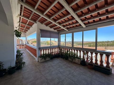 Villa in a quiet area in the middle of the Alentejo, a great option for those looking for tranquillity. Excellent 3 + 2 bedroom villa in Messejana/Aljustrel, 10 minutes from the A2 motorway. The owner has been improving the property for the last year...