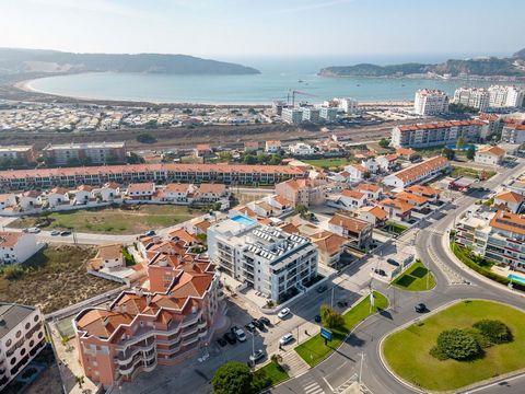 Welkom bij een uitje aan zee! Dit prachtige appartement met 2 slaapkamers in São Martinho do Porto is meer dan alleen een appartement, het lijkt op een villa vanwege het grote terras dat het heeft. Op slechts 600 meter van het strand biedt deze zonov...