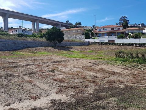 Terreno para construção com 3412m em Mesão Frio, Guimarães. A 5min do centro da cidade, junto a N101 e com vistas extraordinárias, este será sem duvida um bom investimento. Guimarães MHSE é uma cidade portuguesa situada no Distrito de Braga, região d...