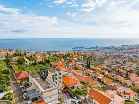 Discover your perfect sanctuary in Santa Luzia, with this charming three bedroom apartment located very close to Rua do Comboio. With a generous area of 173m², this space is ideal for families looking for a peaceful and comfortable life. The real hig...