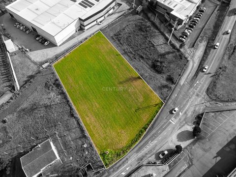 We are presenting an exceptionally large and versatile plot of land, located in Vila de Prado, which extends over a vast area of 6000 square meters. This plot of land is located in industrial zone 1 in Vila do Prado (Barreiro) and, due to its locatio...