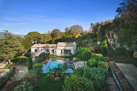 Just a stone's throw from the picturesque village of Valbonne, this contemporary, fully renovated 290 sqm villa meets the highest standards of quality, refinement and comfort, while retaining a typically, most charming Mediterranean atmosphere ! A we...