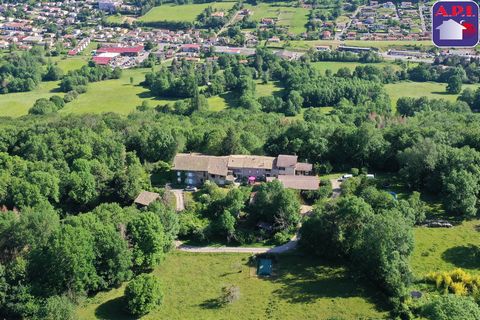 Welcome to this hamlet in the PAYS d'OLMES, offering a panoramic view of the Pyrenees chain. Real estate complex comprising 2 homes and 48,230 m² of land. Ideal for family reunion or a professional project such as gites with a large reception capac...