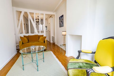 Host In Paris vous propose un appartement meublé à louer en bail mobilité. Il permet d’accueillir confortablement deux personnes. Il est situé rue d’Arras, au coeur du Quartier Latin. Il est au 4ème étage et peut ainsi être décrit : – une petite entr...