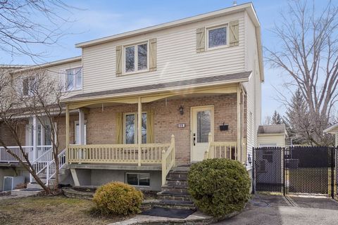 Beautiful cottage in the popular area of Pointe-aux-Trembles. This exceptional house is located in a peaceful roundabout. With three bedrooms upstairs, a renovated kitchen, fully finished basement including a family room, laundry room and an addition...