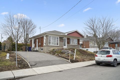 Magnificent bungalow in Laval! Located in a very sought-after area of Laval-des-Rapides, this house includes 3 bedrooms, with the possibility of a 4th bedroom in the basement and 1 bathroom. Near Boul. des Laurentides, Boul. de la Concorde, Pont Viau...