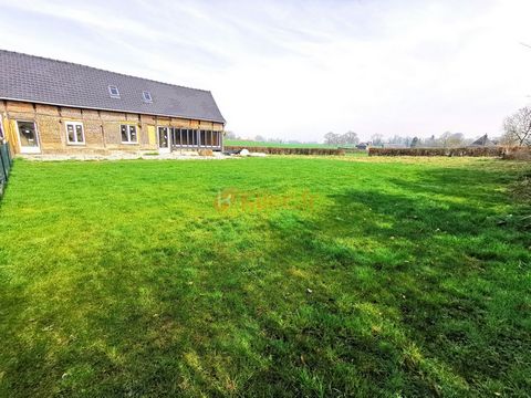 This farmhouse to finish renovating of 125m2 (on the ground) is located in YERVILLE, less than 20 minutes from YVETOT and 35 minutes from ROUEN. It is in the heart of a village offering many amenities. On the ground floor, it offers 3 south-facing ro...