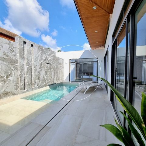 PHUKET A PASAK 4 SINGLE STOREY VILLA of 94 m2 h with equipped kitchen open to double living room, 2 master suites. ENCLOSED GROUNDS. SWIMMING POOL. PRIVATE GARAGE. 5 MINUTES FROM BOAT AVENUE.. 8 MIN FROM BANGTAO BEACH. 25 MINUTES FROM THE AIRPORT SPE...
