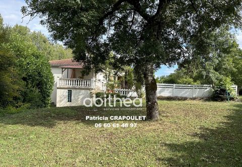 The Abithéa Charente agency presents this house located in Vars on a fully finished basement without any vis-à-vis. On the ground floor there is an integrated kitchen opening onto a beautiful living room with fireplace, 2 bedrooms, 1 shower room, 1 t...